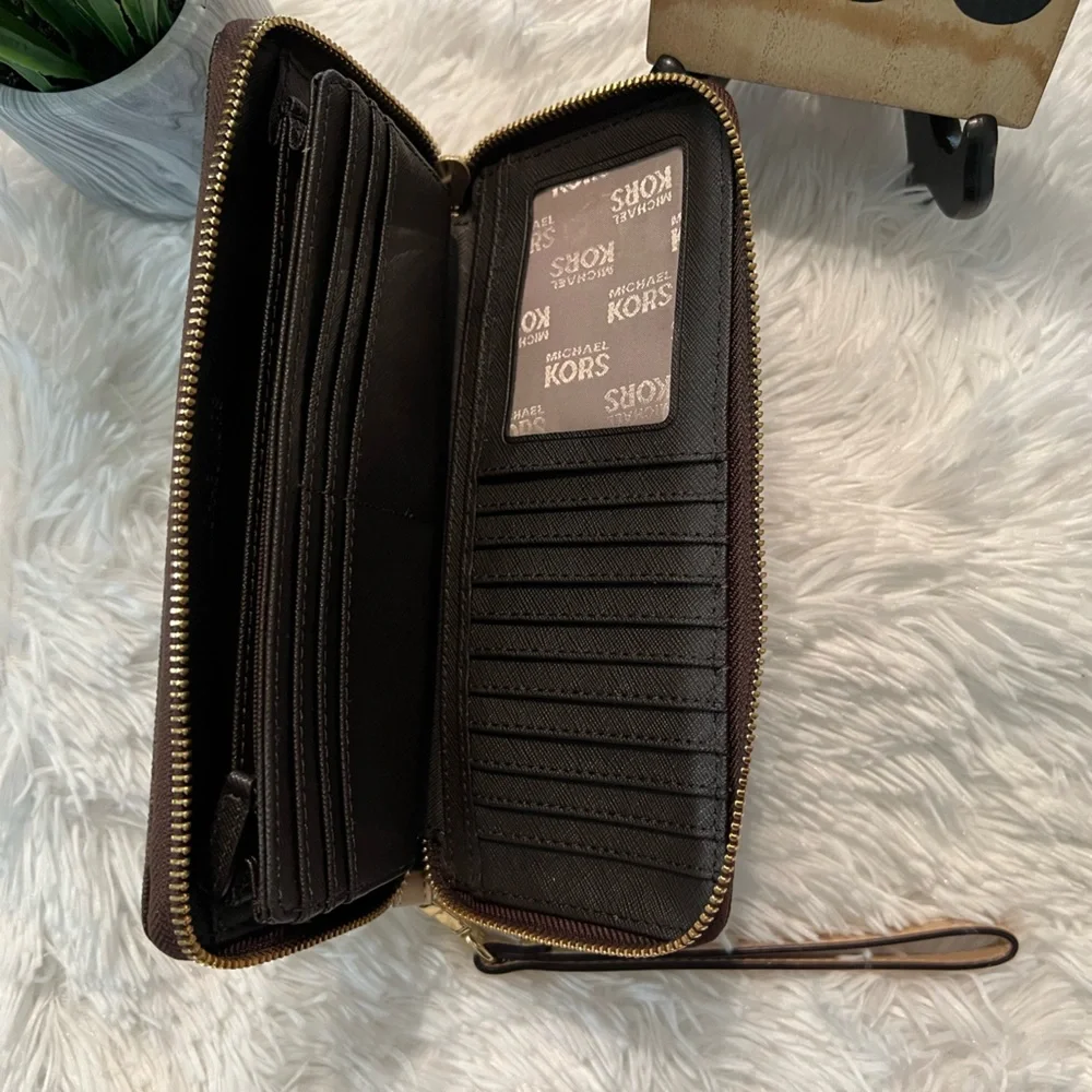 Michael Kors Signature Continental Wallet/Wristlet - LIKE NEW!